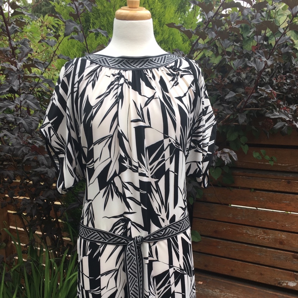 BCBG Max Azaria Blk & Wht Abstract Print Dress XS